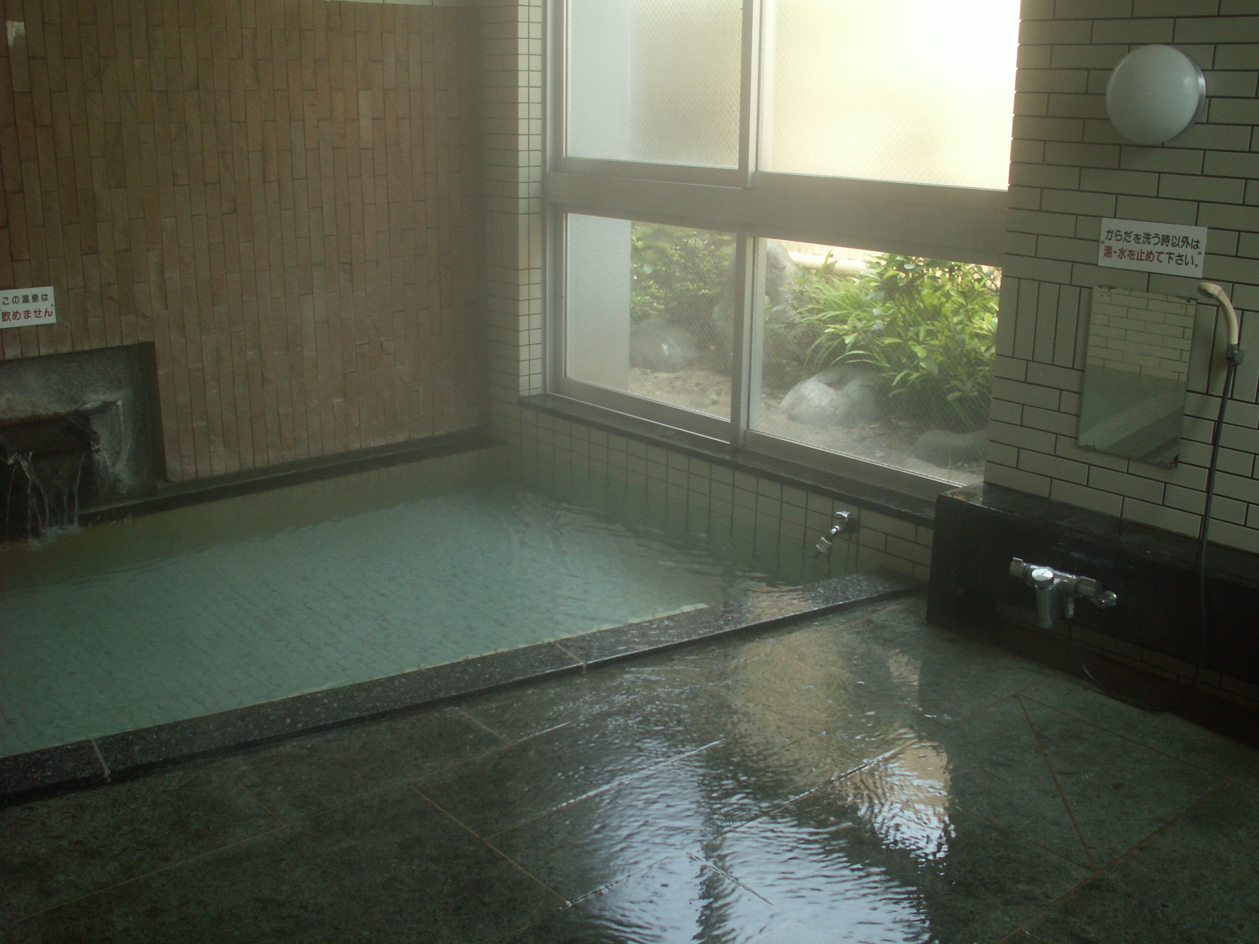 Yunohama Onsen Heal Your Fatigue from Strolling with Foot Baths and Public Baths!