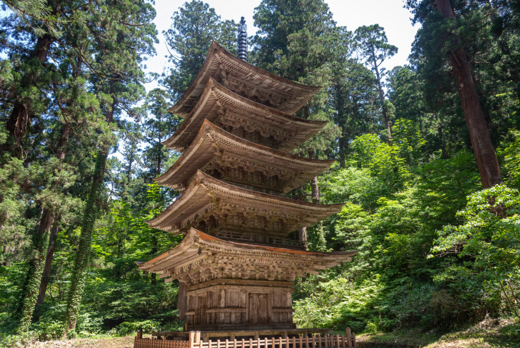 国宝羽黒山五重塔