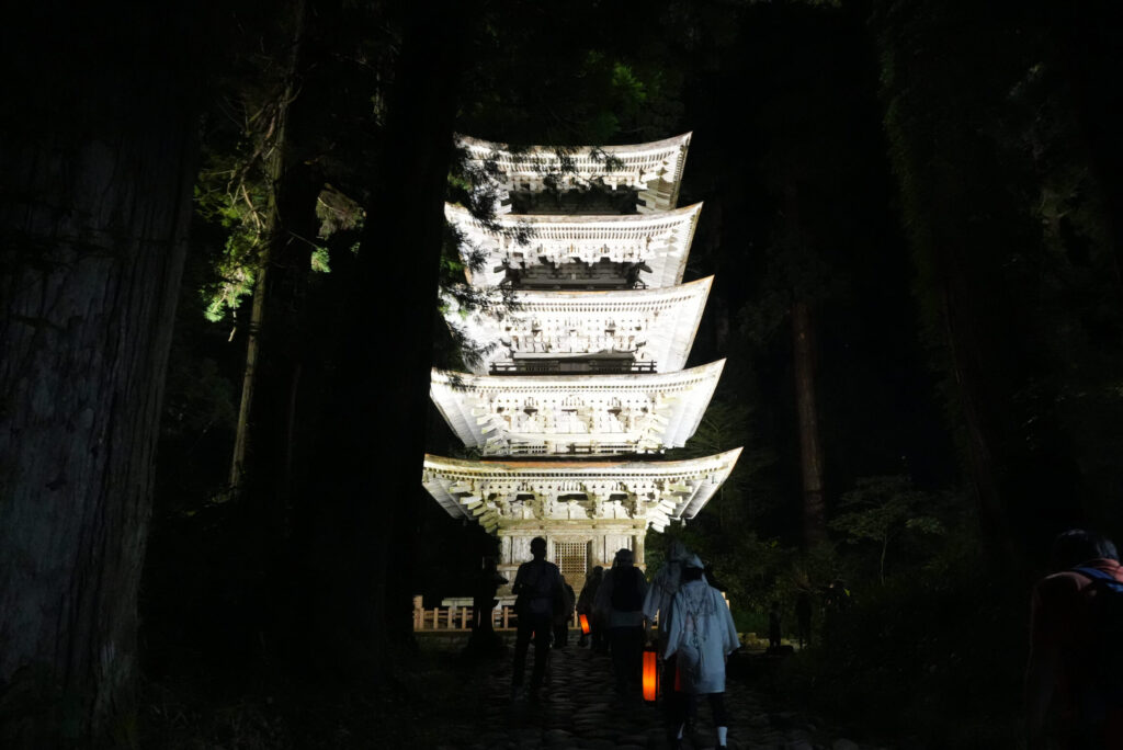 国宝羽黒山五重塔ライトアップ【2025年9月20日～23日】 – つるおか観光ナビ